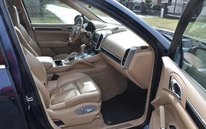 Porsche Cayenne cena 80000 przebieg: 230000, rok produkcji 2013 z Sochaczew małe 106
